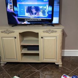 ENTERTAINMENT TV shelf