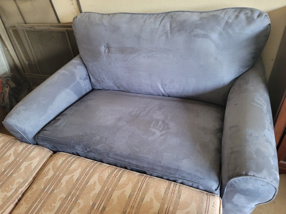 Oversized Loveseat Chair. $50 Firm Pickup In Riverbank 