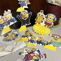 Minion 9 pieces cardboard centerpieces with fan bottoms