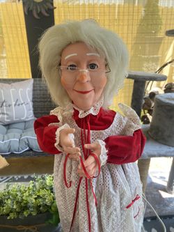 Animated Santa And Mrs. Claus