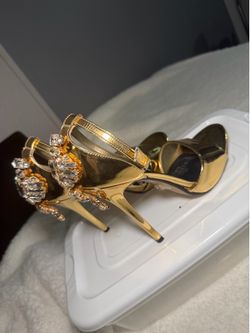 Gold heels Andrea