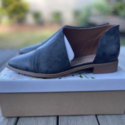 https://offerup.co/faYXKzQFnY?$deeplink_path=/redirect/ Freya Pointy Toe Ankle Boot - Dark Grey - NEW 