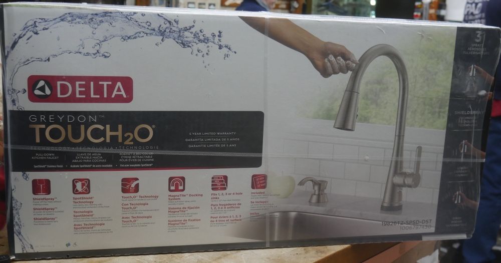 Delta GREYDON ToucH2O Pull-Down Kitchen Faucet 19826TZ-SPSD-DST Silver BRAND NEW.