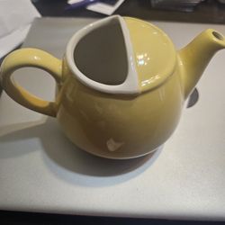 VINTAGE Hall 82 Yellow Teapot