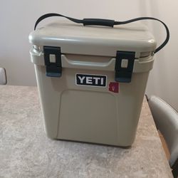 YETI Roadie 24 Desert Tan 22 qt Hard Cooler