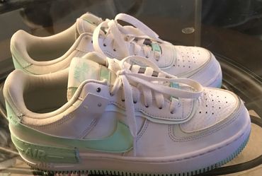 Womens mint and white Nike Sz 8