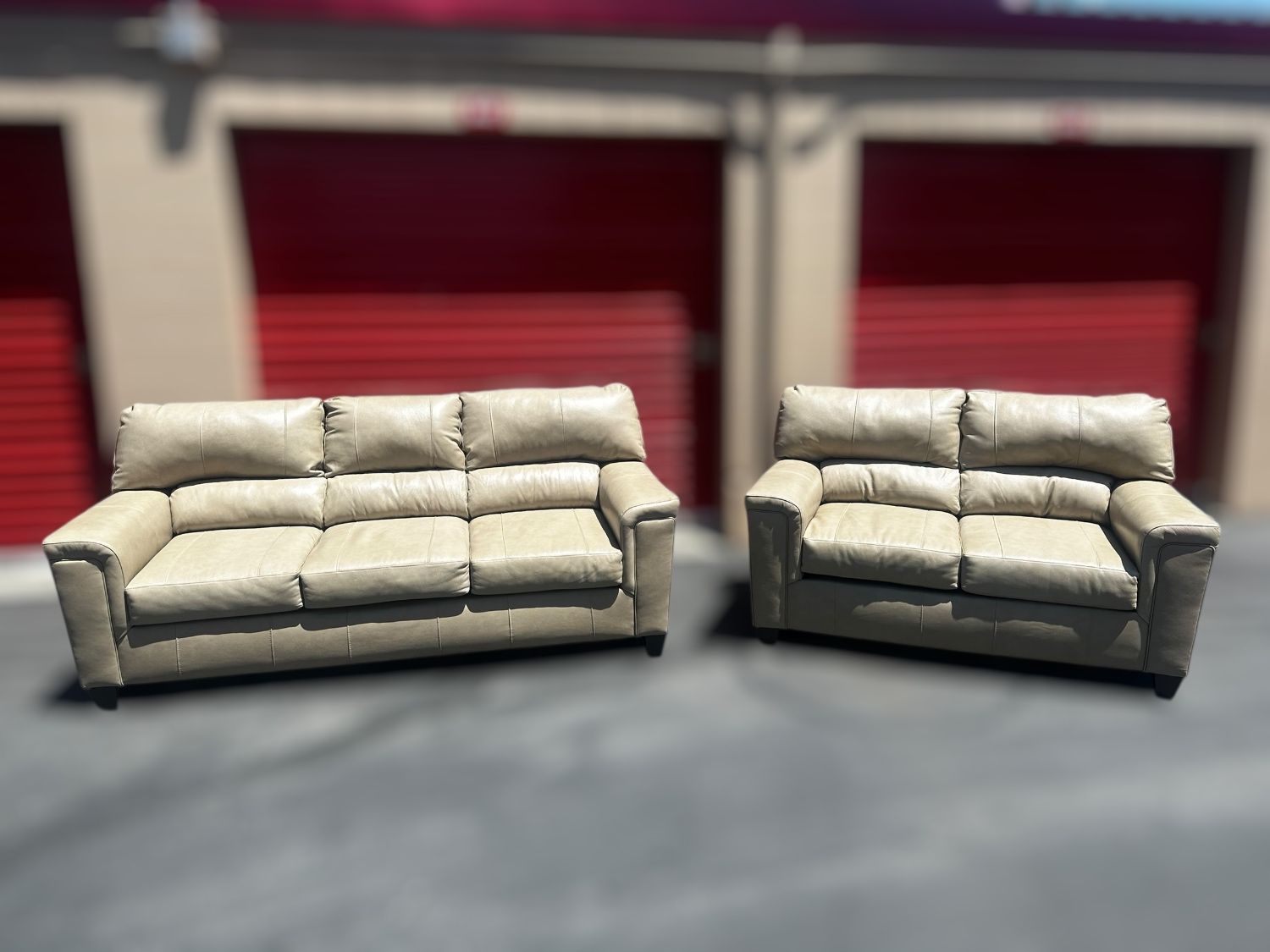 Free Delivery- Cream leather couch/sofa and loveseat set