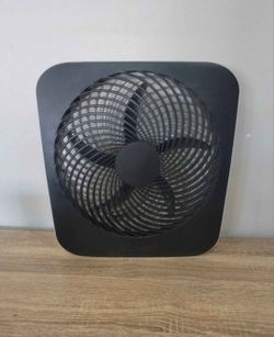 New Open Box-2 Speed Portable 10 Inch Battery Operated Fan.