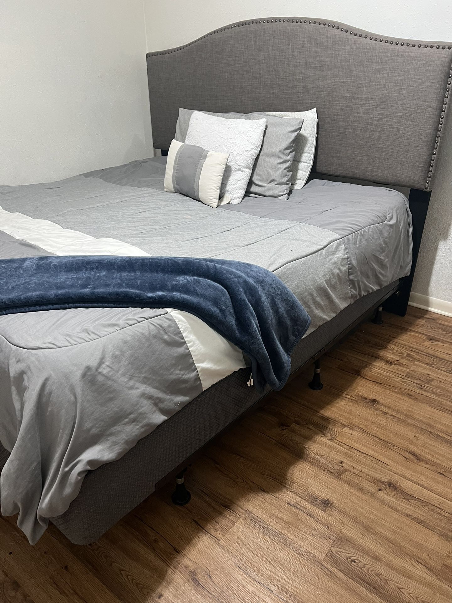 King Bed With Mattress And Dresser Headboard