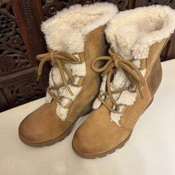 Sorel Women's Joan Of Arctic Wedge II Shearling Boot Size 6.5. Excellent condition