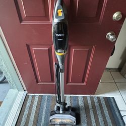 Eureka Vacuum Cleaner. Works Great 👍 