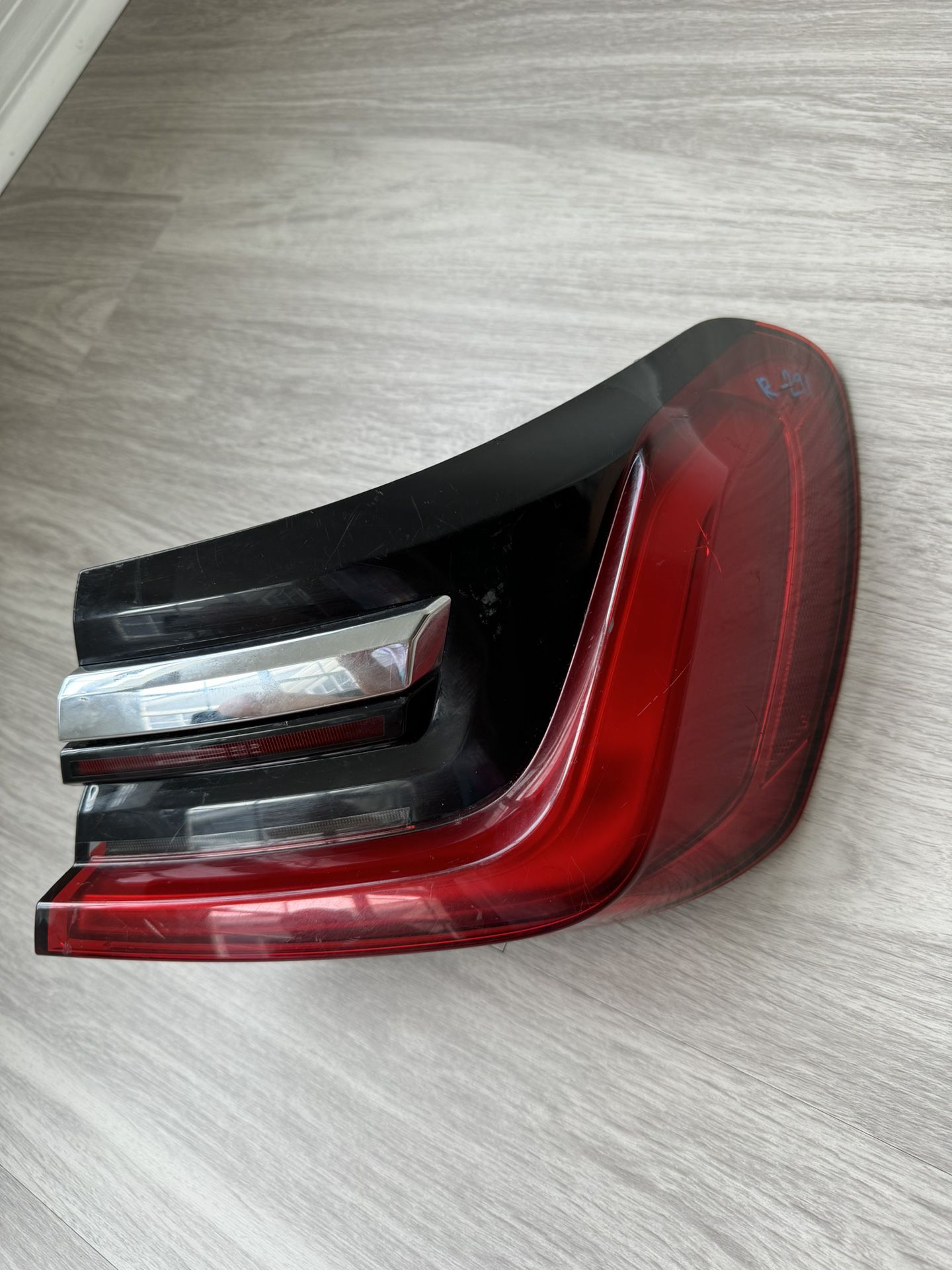 BMW 740I TAIL LIGHT RIGHT PASSENGER SIDE 740XI H(contact info removed) 2020 2021 2022 OEM