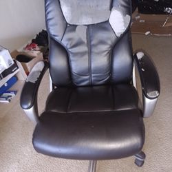 Comfortable recliner office chair