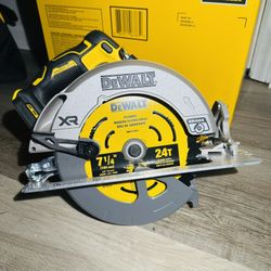 DEWALT 20V MAX XR Cordless Brushless 7-1/4 in. Circular Saw (Tool Only)
