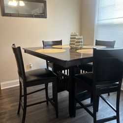 Hightop Dining Table With Vases Included 