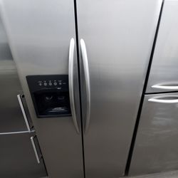 Side By Side Fridge 33 Inches Great Condition Stainless Warranty..$390..pick Up 301 Saundview Ave Bronx NY  10473..