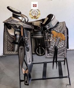 Montura bordada hecho en México 100% calidad