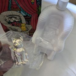 Avon rocking chair with cat lid 