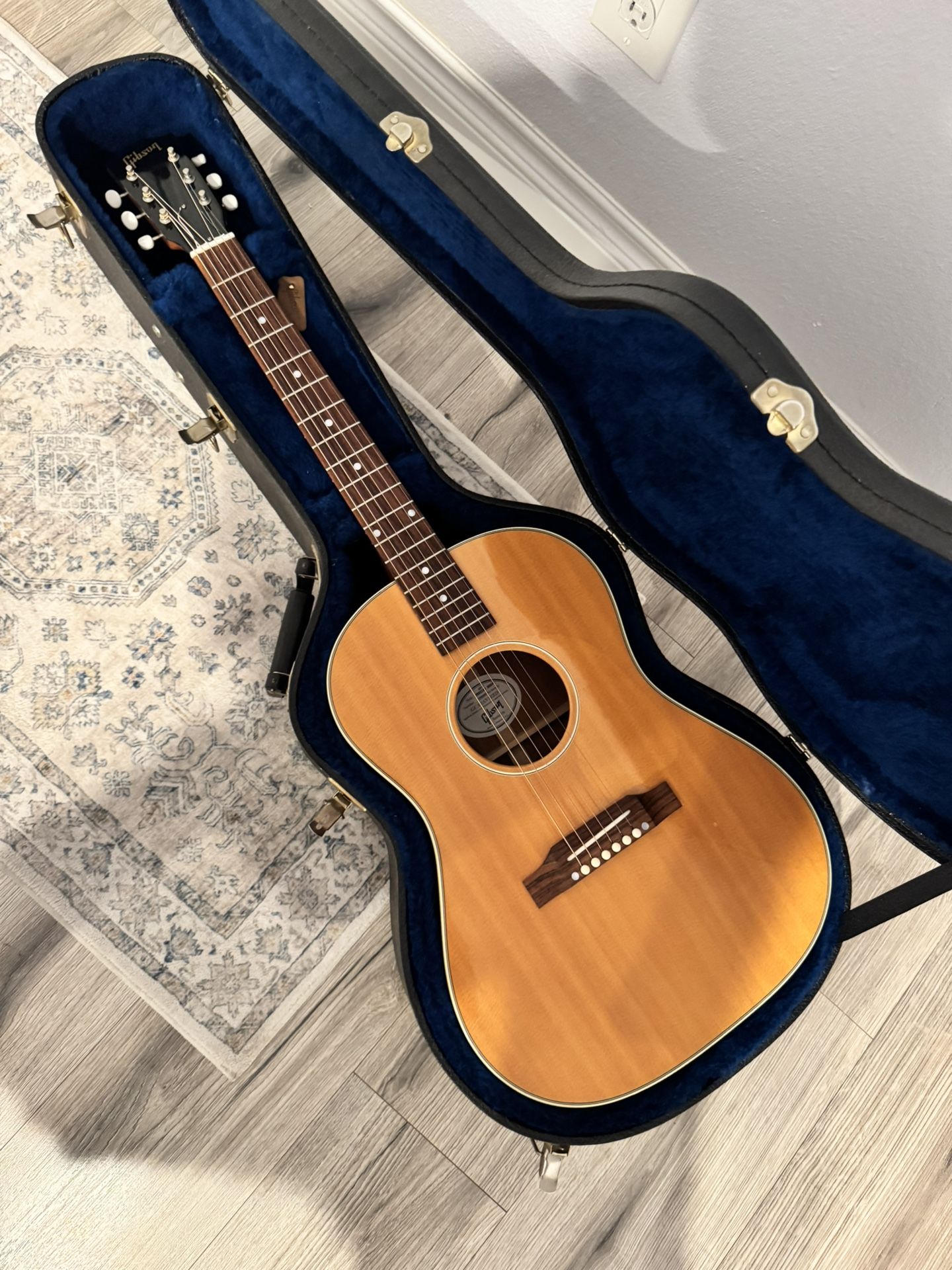 Gibson Lg-2 American Eagle Acoustic Guitar 