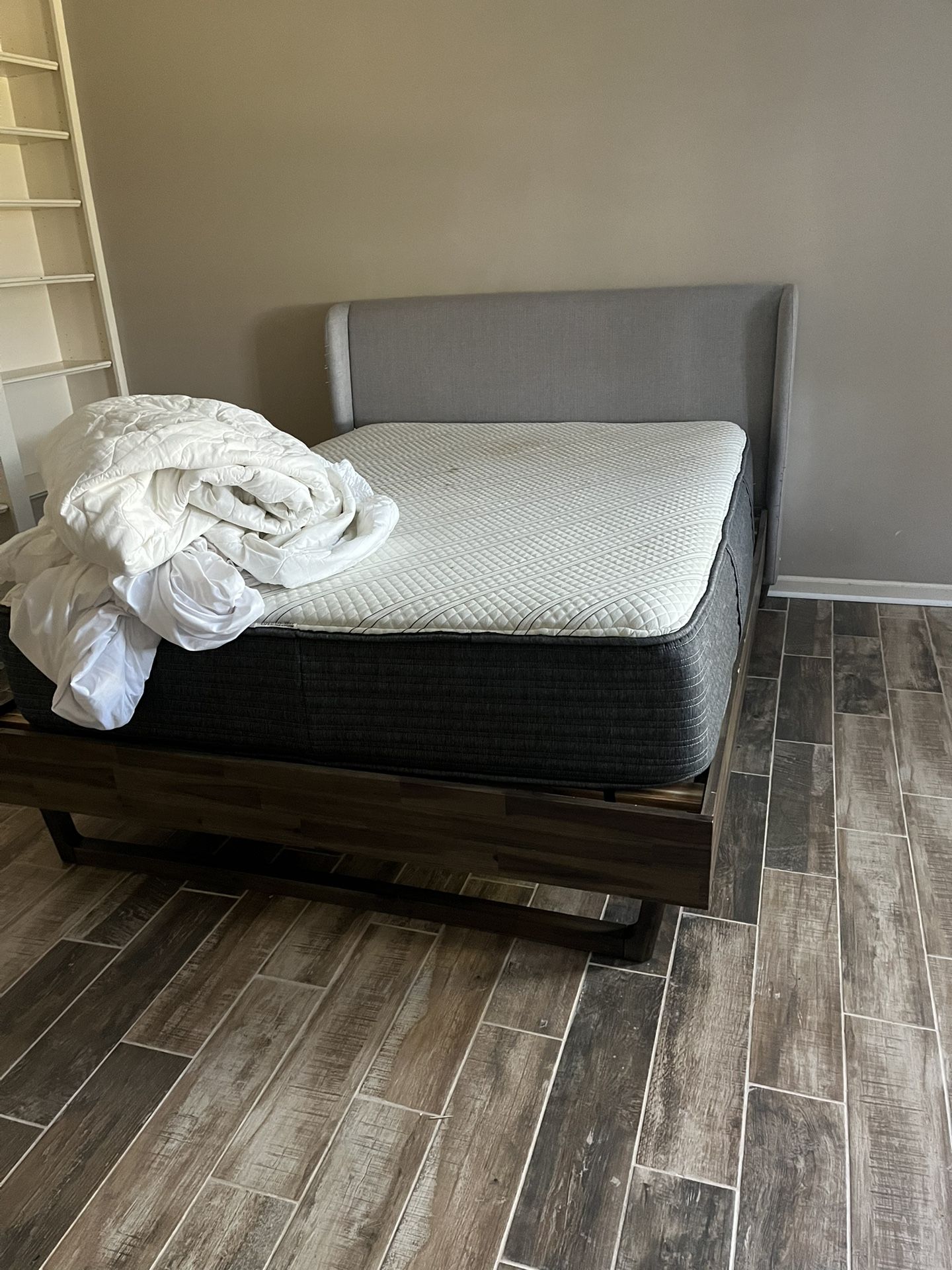 Queen Bedroom Set