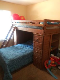 Bed end dresser