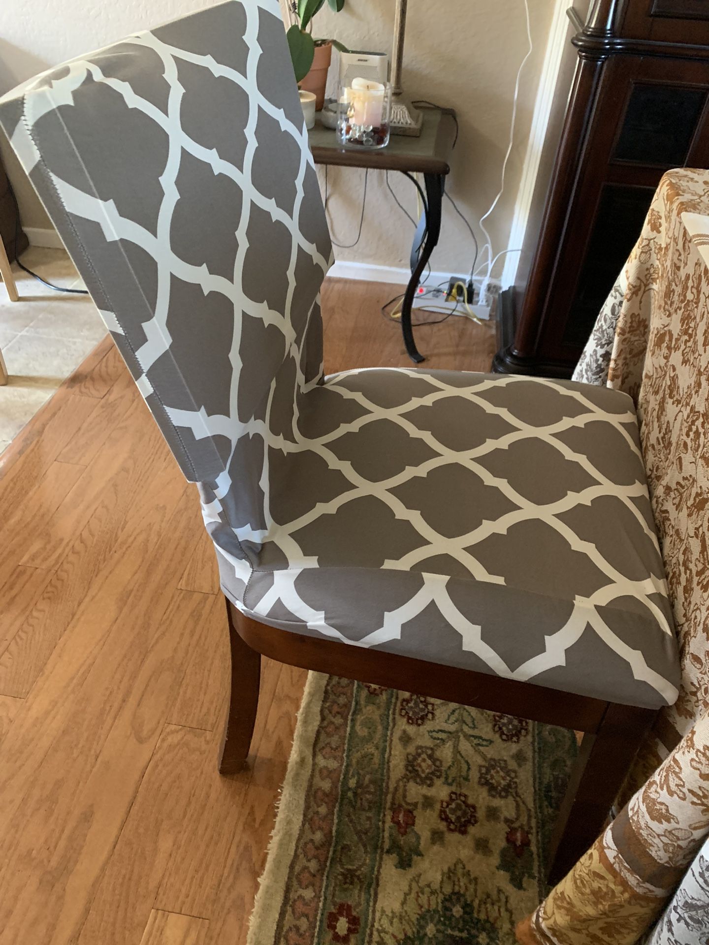 6 Chair And 8 Cover Sits