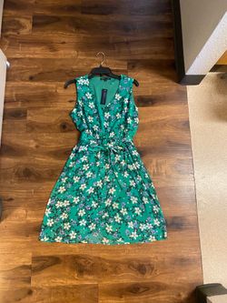 Brand New Woman’s Adrienne Vittadini brand Green Floral Dress  Up For Sale