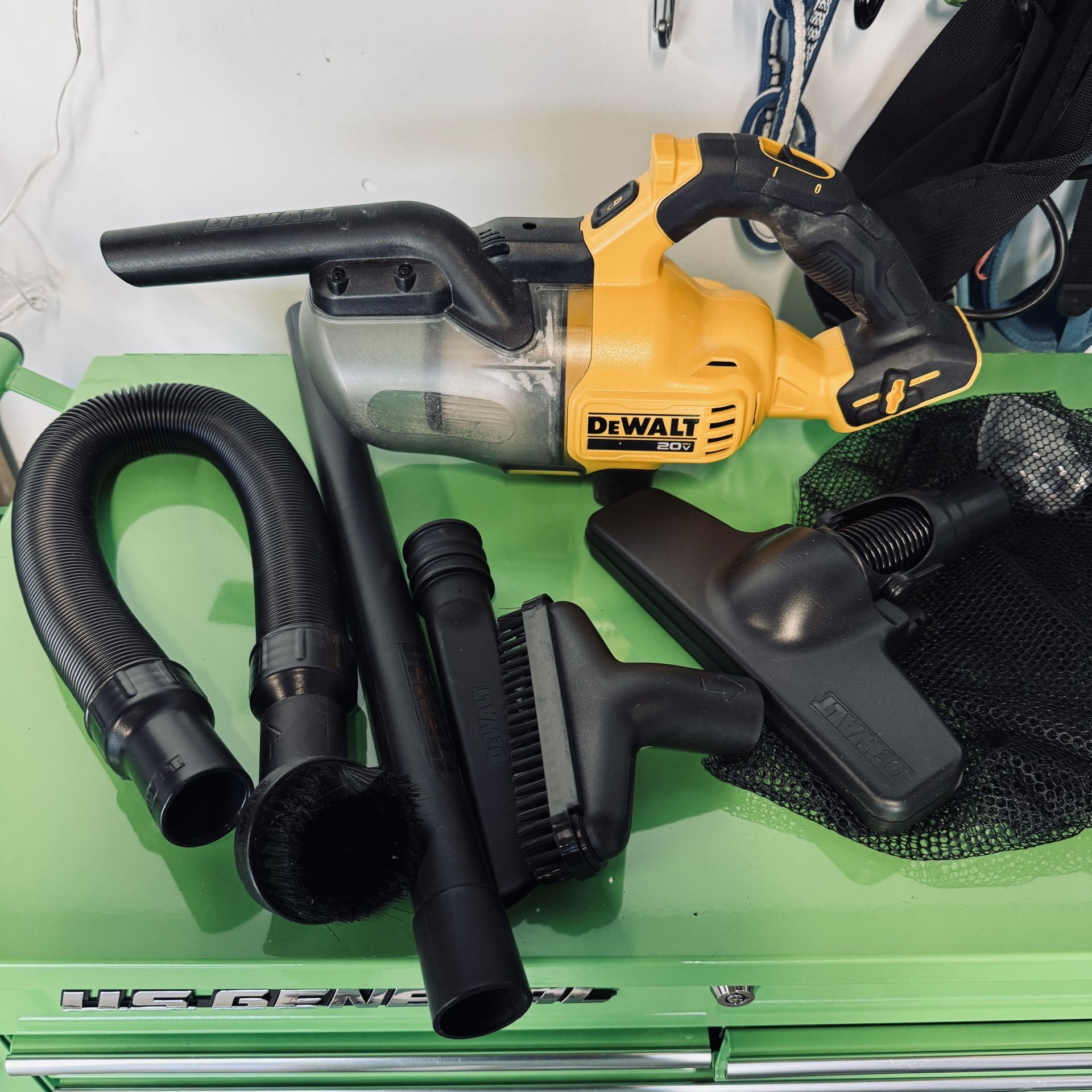 Dealt 20v Construction Handvac No Battery