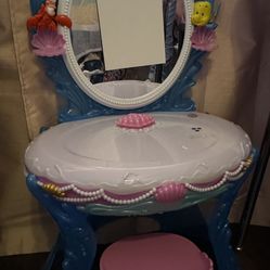 Ariel Vanity