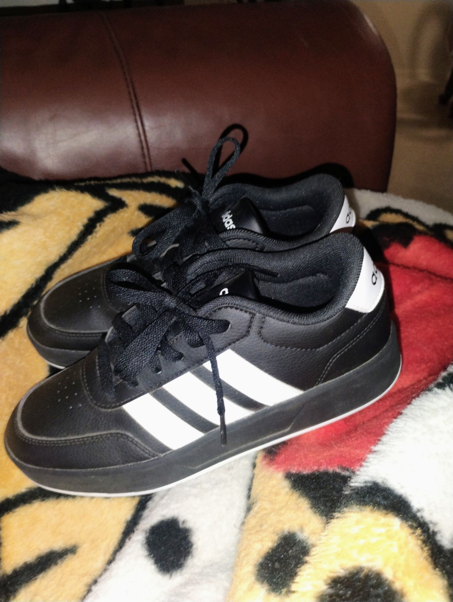 ADIDAS BOYS SIZE 4 SHOES