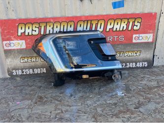 2018 2019 2020 2021 Ford Expedition Right Passenger Chrome LED Headlight OEM used