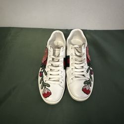 Gucci Ace Floral Embroidered Leather Sneaker