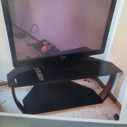 42 Inch Panasinic Plasma Tv With Remote And Stand