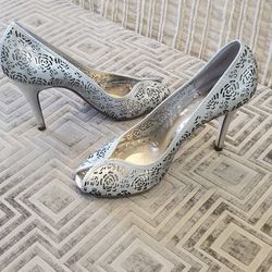 Silver BCBG Shoes, Open Toes Pumps, Size 6, Medium Heels