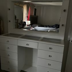 white vanity in great condition! 