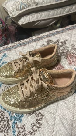 Gold tennis shoes 6M