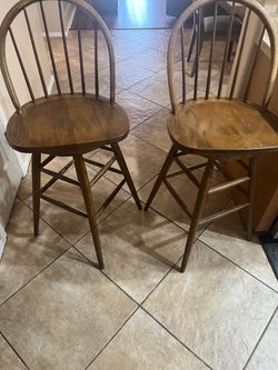 2 barstools