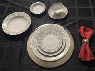 Rosenthal China Full Set “Leonardo” Dinnerware 8 Settings & Serving Dishes