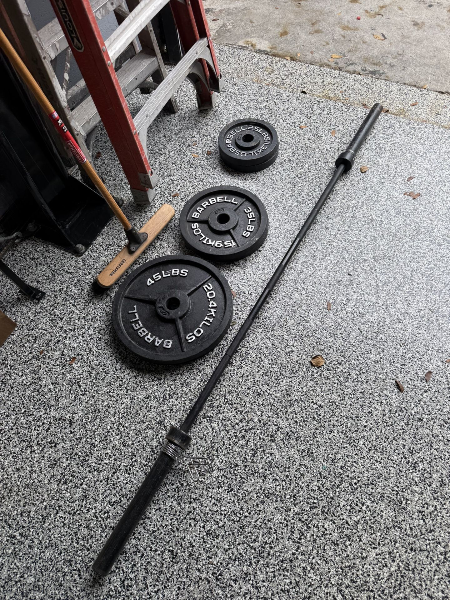 Barbell With Weights • 45s / 35s / 25s