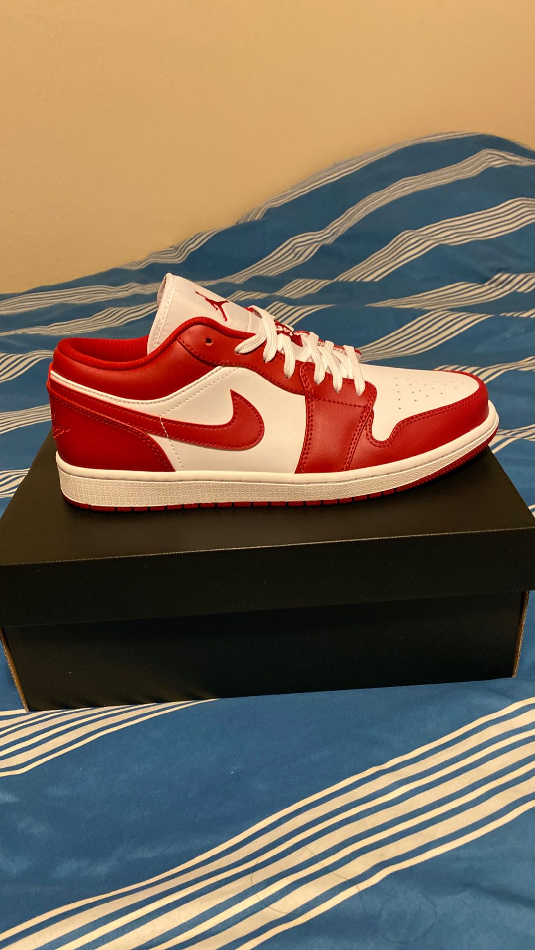 Jordan 1 low gym red