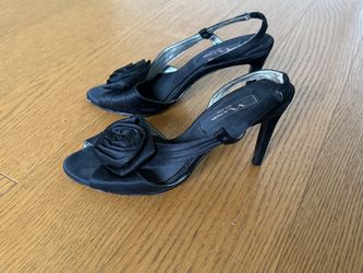 Sandals. Size 8M