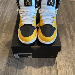 Air Jordan 1 MID Sneakers