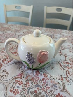 Tea pot