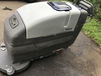 Scrub floor machine 21”