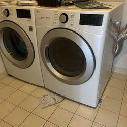 LG 4.5 Cu. Ft. Washer / Dryer Set