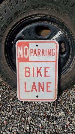 Street sign no parking bike lane