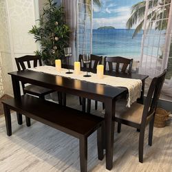 Beautiful Dining Set Great Condition!!! Table With 4 Chairs and Bench! I can Deliver 