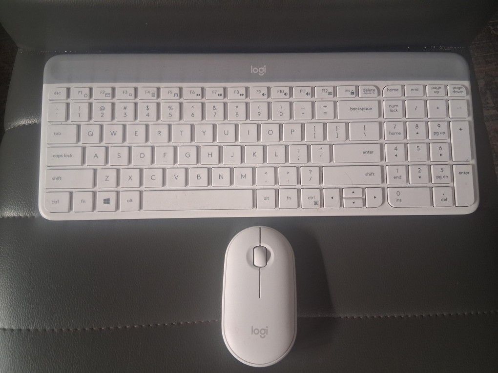 Logitech - MK470 Full-size Wireless Scissor Keyboard and Mouse Bundle for Windows with Quiet clicks - Off-White