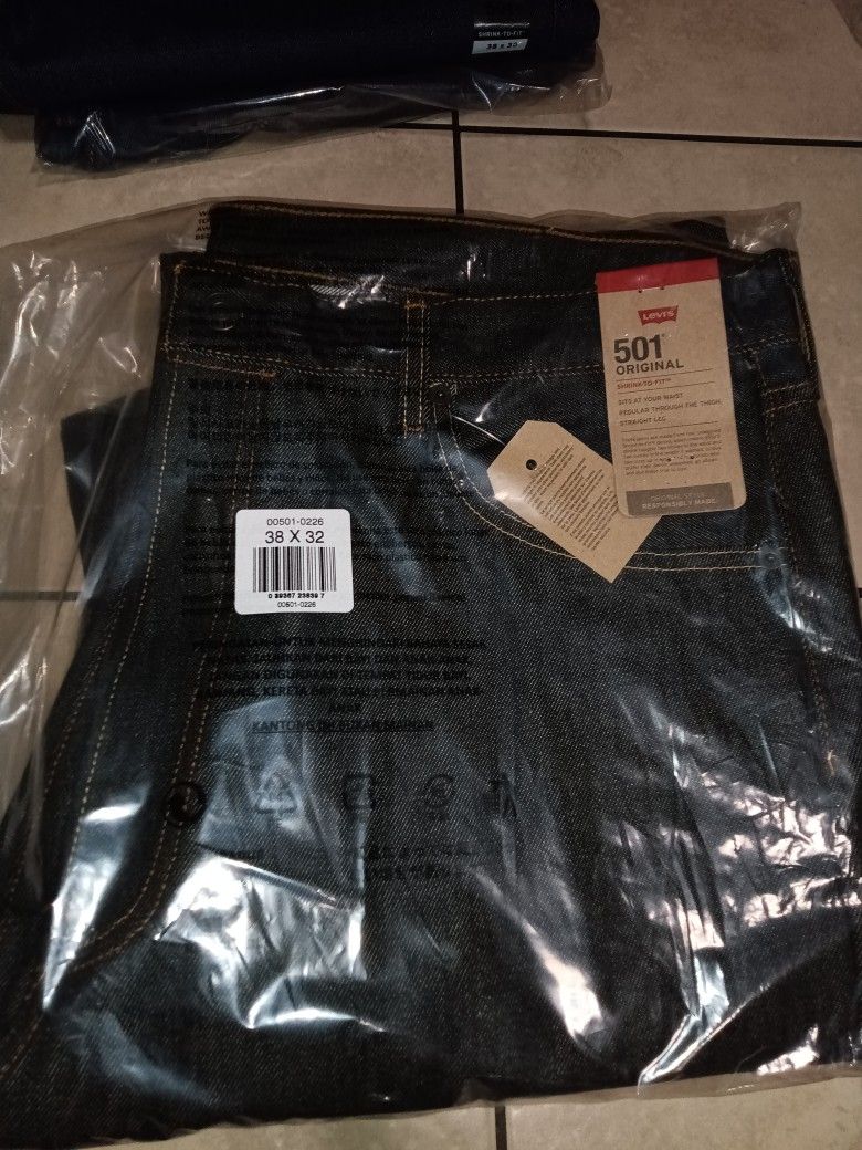 Charcoal Black Levis 501