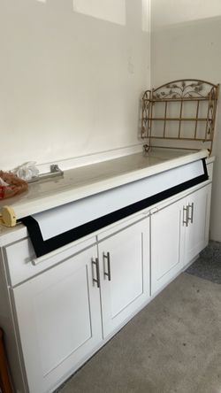 White Pull down projector screen